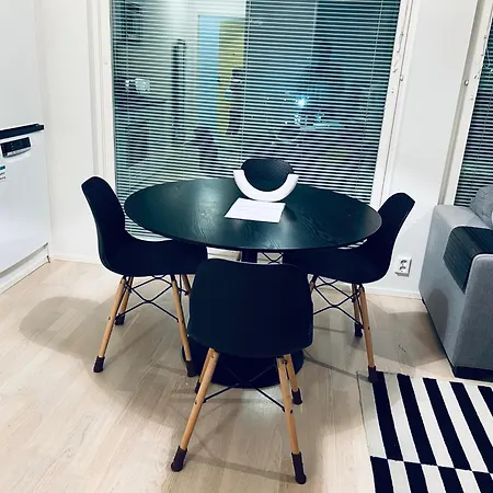 In Vantaa, Own Parking, Near Station, Terrace Loft, Netflix Lägenhet *